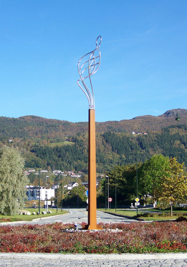 1.Menneske-stol, 2013, 730 x 93 x 8o cm, cortenstål og syrefast stål